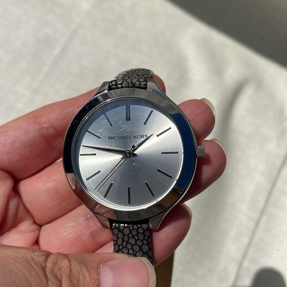 MICHAEL KORS Slim Runway Silver-Tone and Leather Wrap Watch - Picture 5 of 8